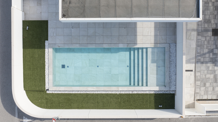 Uniqueness and design: distinctive elements of this complex of wonderful villas in Jesolo Uniqueness and design: distinctive elements of this complex of wonderful villas in Jesolo